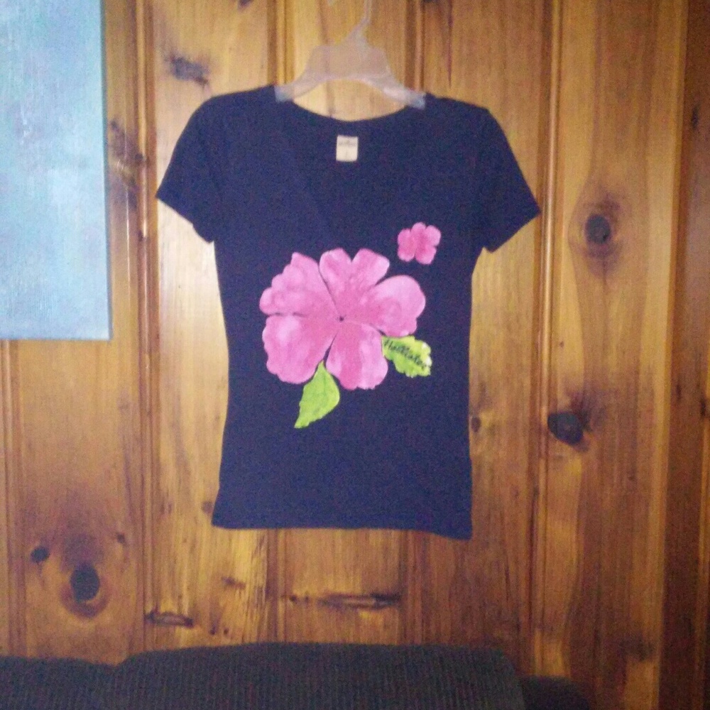 Hollister tee